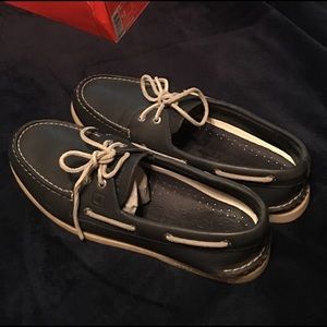 Blue sperry’s